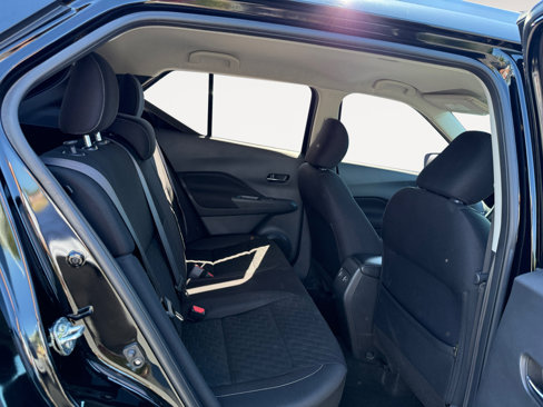 Used 2022 Nissan Kicks SV image 18