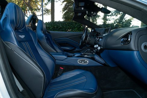Used 2023 Aston Martin V8 Vantage Roadster image 18
