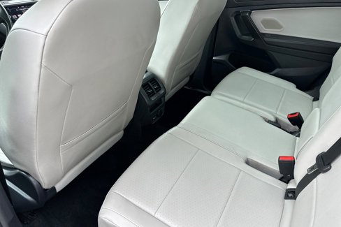 Used 2021 Volkswagen Tiguan SE image 12