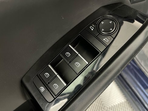 Used 2024 MAZDA MAZDA3 s image 9