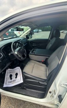 Used 2018 Nissan Titan S image 10