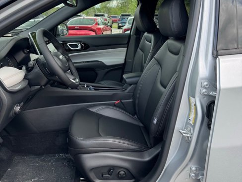 New 2025 Jeep Compass Limited image 10