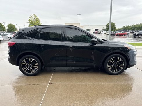 Used 2022 Ford Escape SE w/ SE Sport Appearance Package image 6
