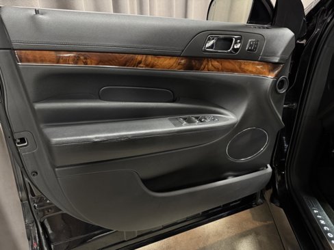 Used 2015 Lincoln MKT AWD image 13