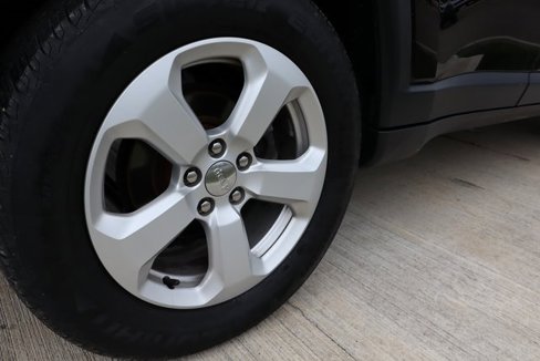 Used 2019 Jeep Compass Latitude w/ Cold Weather Group image 32