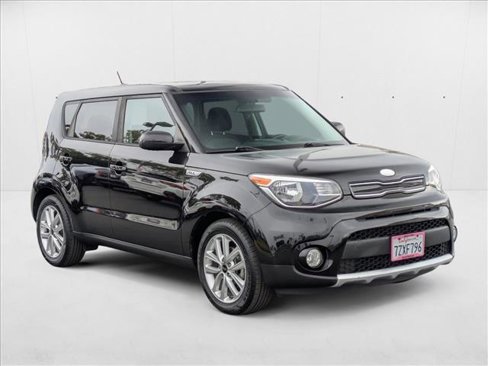 Used 2017 Kia Soul + image 3
