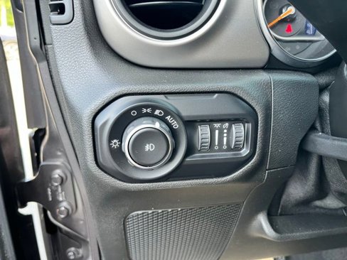 Used 2021 Jeep Wrangler Unlimited Sport image 27