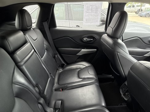 Used 2017 Jeep Cherokee Overland w/ Heavy Duty Protection Group image 6