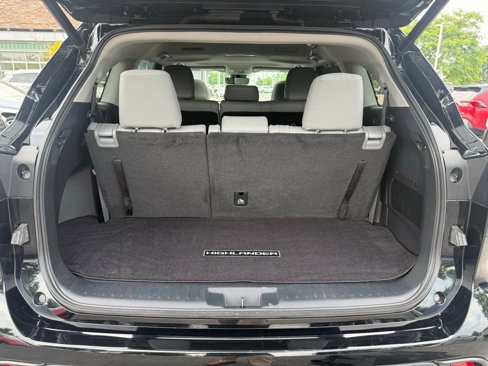 Used 2023 Toyota Highlander L image 19