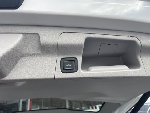 Used 2023 GMC Acadia SLT image 15
