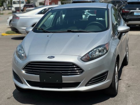 Used 2018 Ford Fiesta SE image 2
