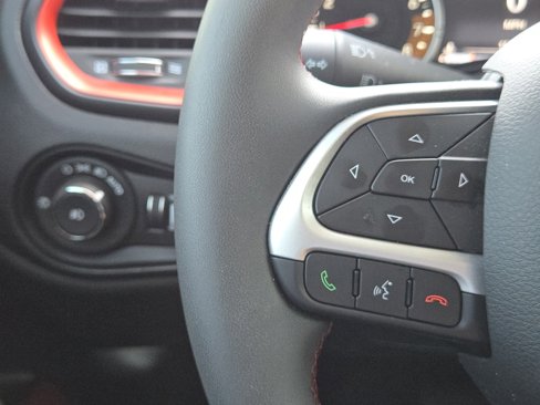 Used 2023 Jeep Renegade Trailhawk image 27