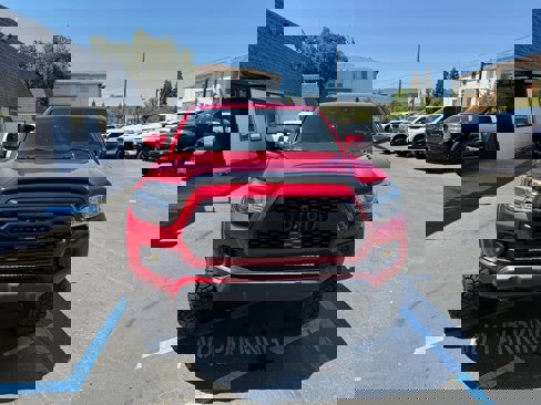 Used 2020 Toyota Tacoma TRD Off-Road image 2