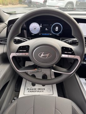 Used 2024 Hyundai Elantra SEL image 24