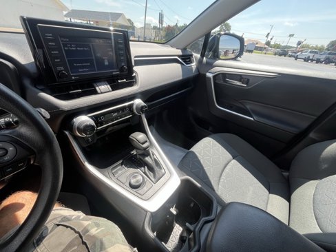 Used 2022 Toyota RAV4 XLE image 13