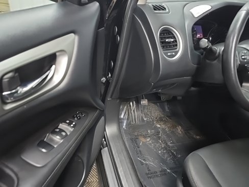 Used 2020 Nissan Pathfinder SV image 27