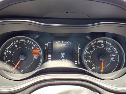Used 2021 Jeep Cherokee Latitude Plus image 37