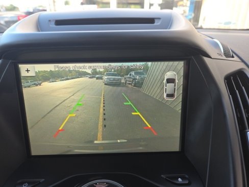 Used 2018 Ford Escape Titanium w/ Ford Safe & Smart Package image 17