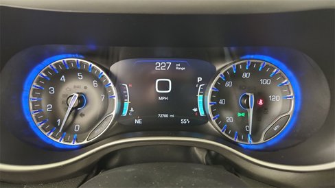 Used 2023 Chrysler Pacifica Touring-L image 29