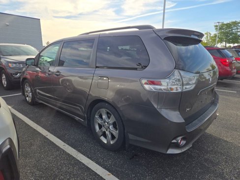 Used 2012 Toyota Sienna SE image 4