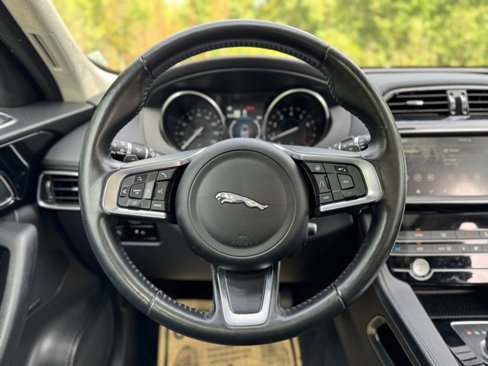 Used 2020 Jaguar F-PACE Prestige image 25