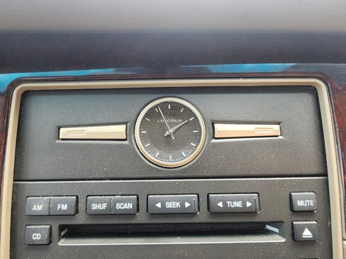 Used 2006 Lincoln Town Car Signature image 18