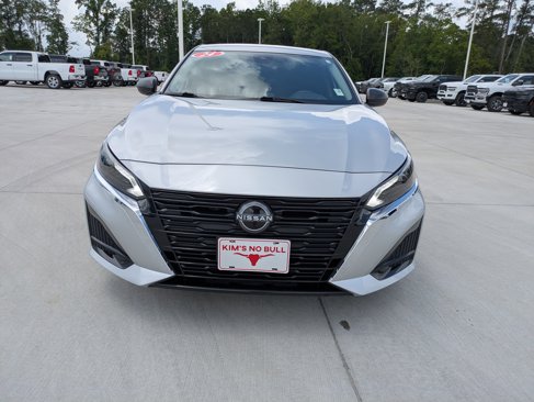 Used 2024 Nissan Altima 2.5 SV image 2