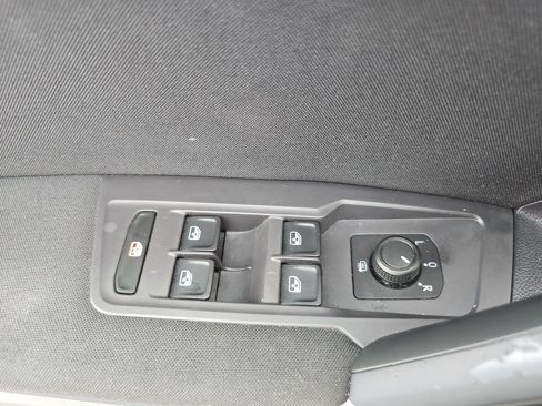Used 2018 Volkswagen Tiguan S image 27