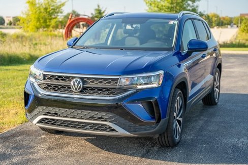 Certified 2022 Volkswagen Taos SE image 4