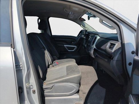 Used 2019 Nissan Titan SV image 22