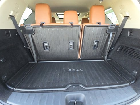 Used 2022 Nissan Pathfinder Platinum w/ Cargo Package image 32