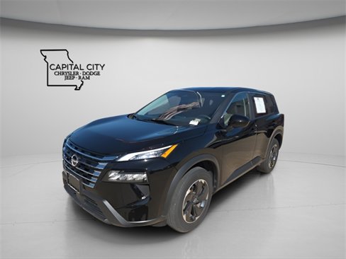 Used 2024 Nissan Rogue SV image 3