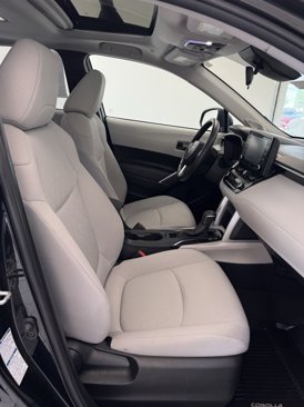 Used 2022 Toyota Corolla Cross LE w/ Moonroof Package image 22