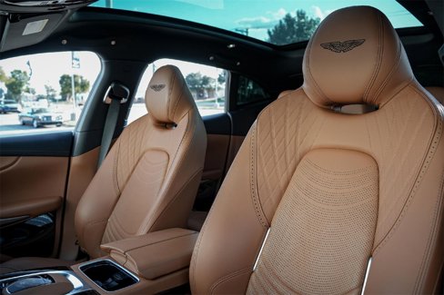 Used 2023 Aston Martin DBX image 21