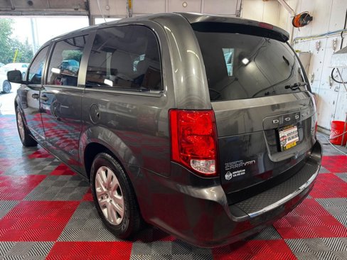 Used 2019 Dodge Grand Caravan SE image 5