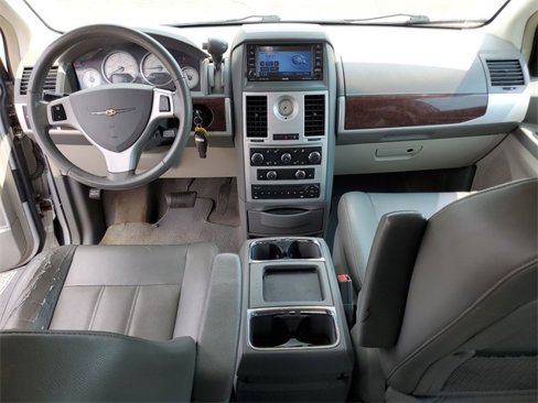 Used 2010 Chrysler Town & Country Touring image 18