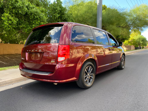 Used 2018 Dodge Grand Caravan GT image 3