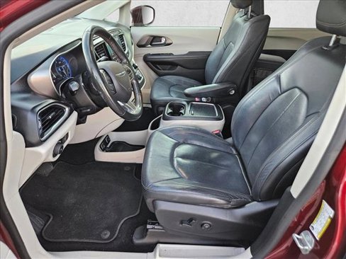 Used 2020 Chrysler Pacifica Touring-L Plus image 14