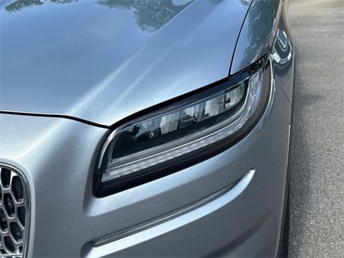 Used 2021 Lincoln Nautilus Reserve image 11