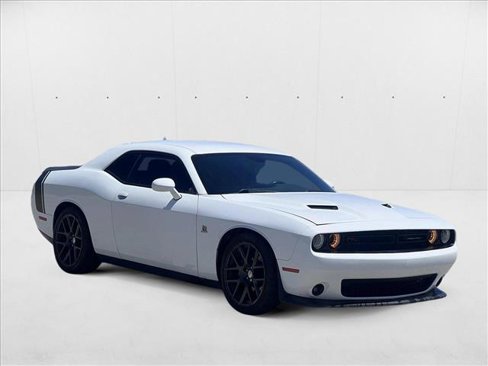 Used 2016 Dodge Challenger R/T Scat Pack image 3