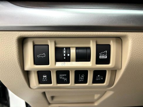 Used 2018 Subaru Outback 2.5i Limited image 18