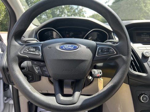 Used 2017 Ford Focus SE image 32