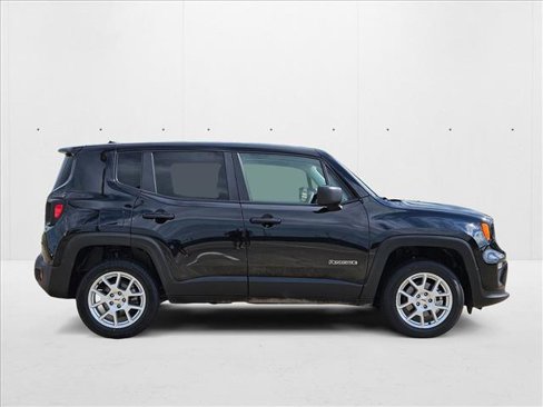 Used 2023 Jeep Renegade Latitude image 4