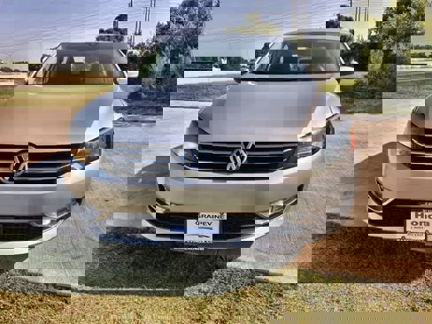 Used 2015 Volkswagen Passat 1.8T Limited Edition image 7