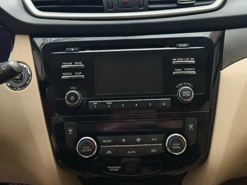 Used 2014 Nissan Rogue SV w/ SV Family Package image 32