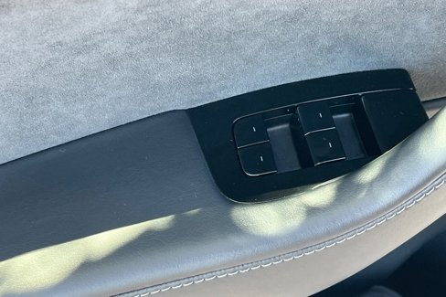 Used 2021 Tesla Model Y Performance image 12