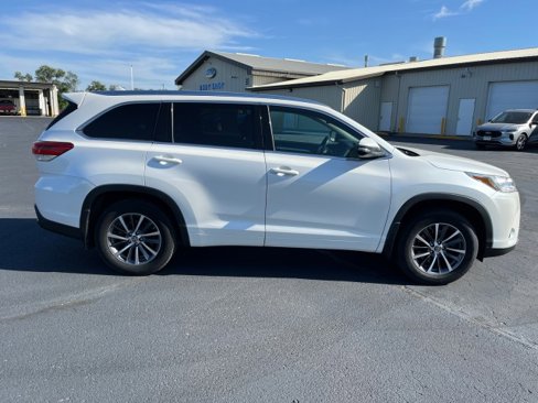 Used 2018 Toyota Highlander XLE image 6