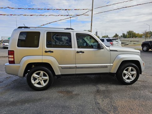 Used 2012 Jeep Liberty Limited image 9