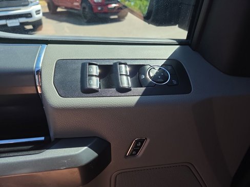 Used 2017 Ford F150 XLT image 32