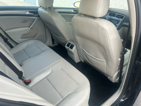 Used 2015 Volkswagen Golf TDI SEL image 17